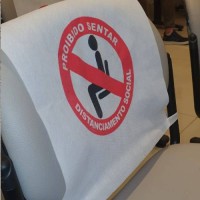 Capa de Cadeira com Elástico em TNT