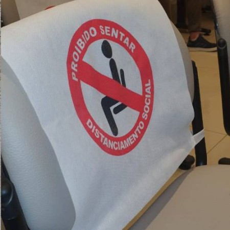 Capa de Cadeira com Elástico em TNT