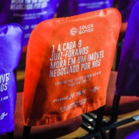 Capa de Cadeira para Eventos que Vira Sacola Personalizada